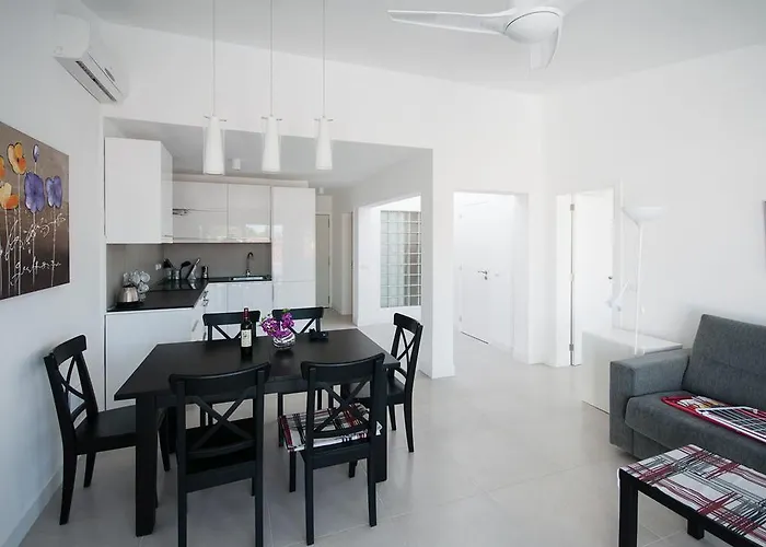 Eden Island Village אדחה